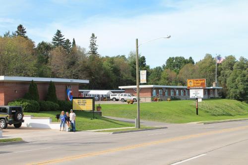 Budget Host Crestview Inn