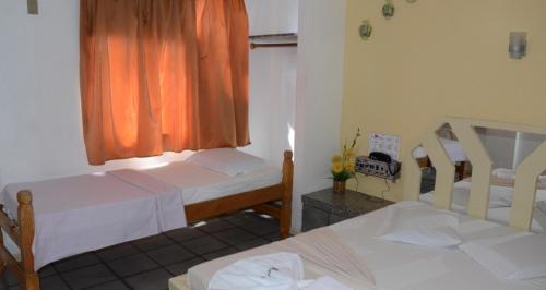 1 double bed, 1 twin bed