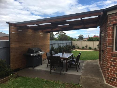 Numurkah Self Contained Apartments - The Saxton