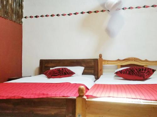 2 twin beds