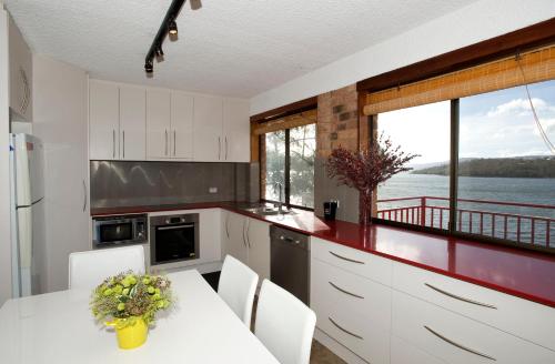 Pontis Lodge Waterfront Apartment - Jindabyne