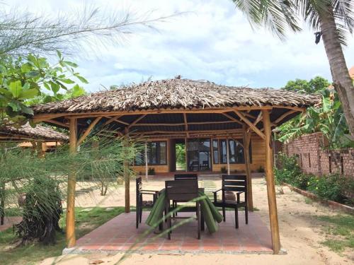 Gold Sand Beach Bungalow in Vung Bau