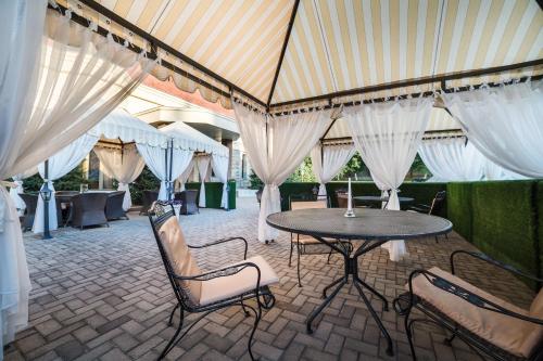 陽台/露台, 多斯特克酒店 (The Dostyk Hotel) in 麥迪奧區