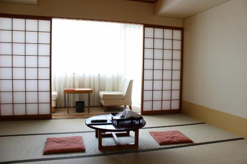 Japanese-Style Family Room with Garden View - Non-Smoking