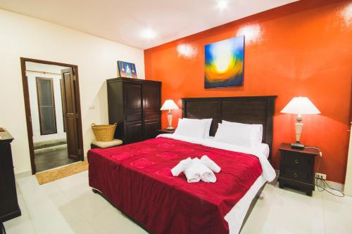 1 queen bed, 2 twin beds, 1 sofa bed