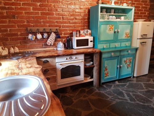 المرافق, Stodola Sonja in Lucky