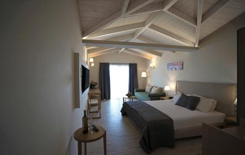 Crystal Beach Hotel - image 9