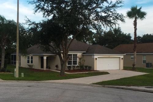 Villa Dunes Court in Haines City, USA