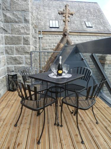 Lovat Loch Ness Apartment with private roof terrace