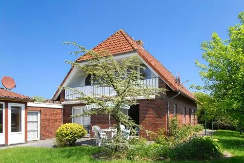 Ferienwohnungen Haus Konteradmiral Ulrich Lübbert in Werdum, Deutschland