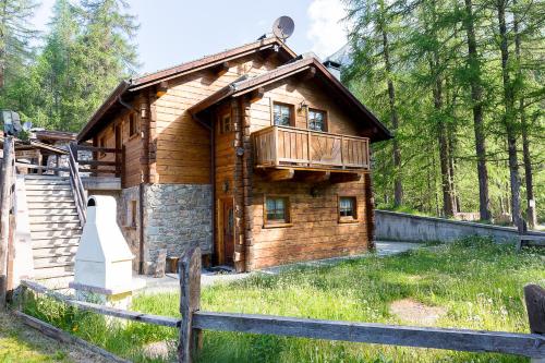 Two-Bedroom Apartment with Balcony