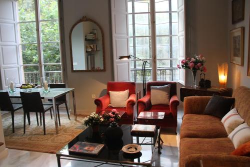 Elegant 2 Bedroom Apartment in Historic 1882 Building Central Sevilla Private Parking & Country Club Access, Sevilla (Foto 8)
