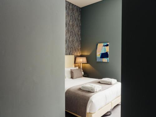 Dear Lisbon - Gallery House - image 11