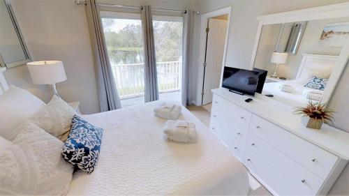 Emerald Island Resort 3 Bedroom Vacation Villa 1758 - main image