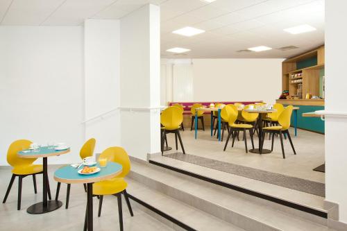 Sejours & Affaires Paris-Davout - image 4