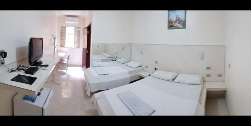 1 double bed, 1 twin bed