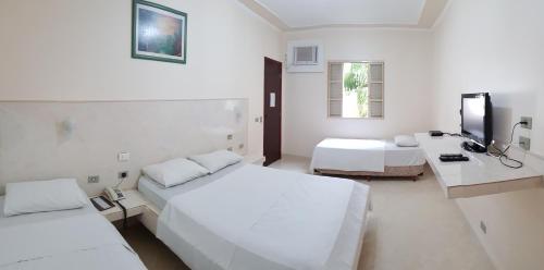1 double bed, 2 twin beds