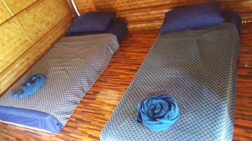 Standard Twin Room with Garden View image 4