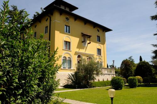 Villa Callas Diana Sirmione, Ferienwohnung in Sirmione
