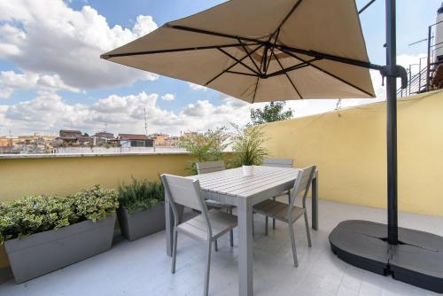 White Ostilia Apartments 5