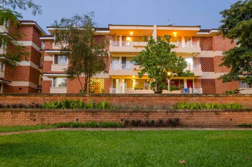 Vista exterior, Golf Course Apartments in Kampala