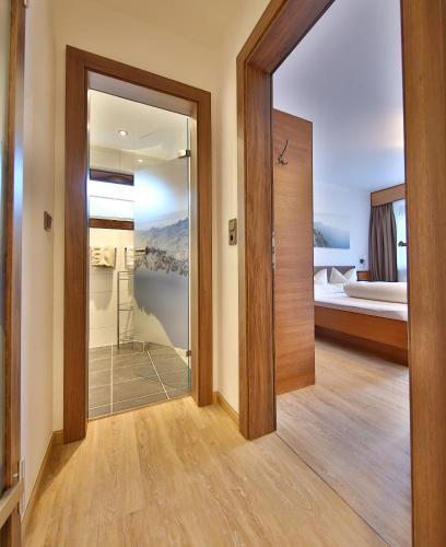 Bathroom, Hotel Garni Fiegl Apart in Solden