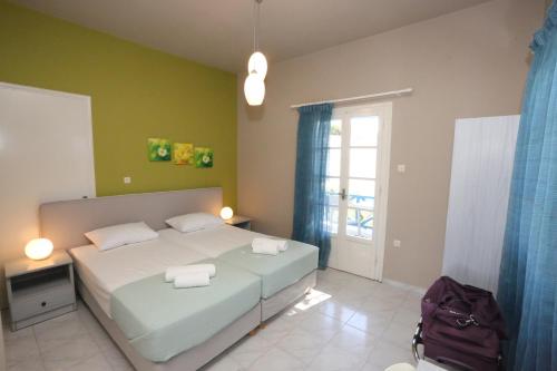 2 twin beds