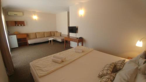 Family Hotel Muses - image 3