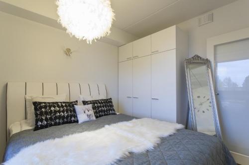 Tuomas' Luxurious Suites, Nilo