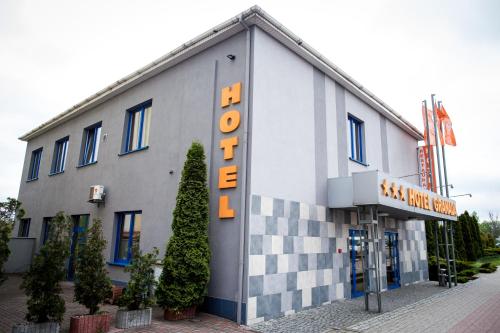 Exterior view of Hotel Granada