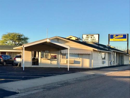 Scottish Inn and Suites