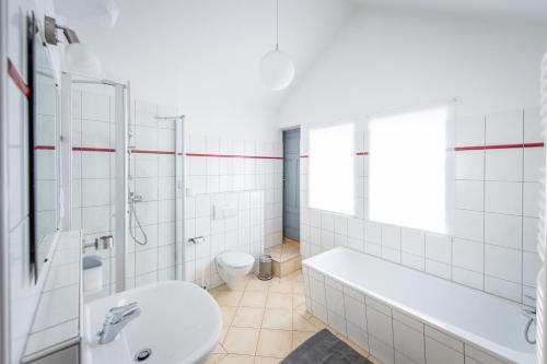 Ferienwohnung und Zimmer am Burgplatz - image 4