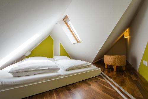 Ferienwohnung und Zimmer am Burgplatz - image 8