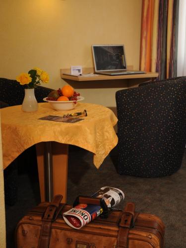 City Partner Hotel Strauss - image 3