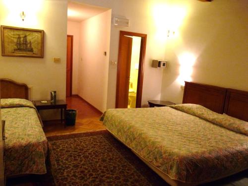 3 twin beds