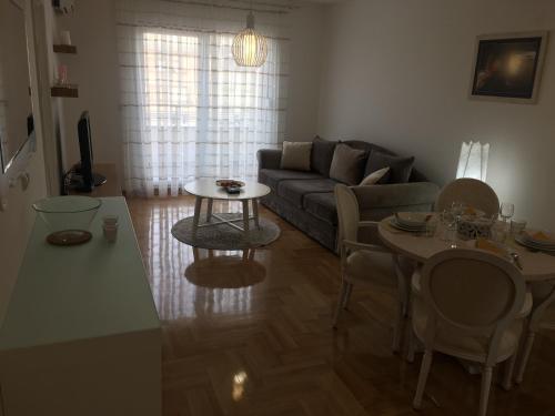 One-Bedroom Apartment image 6
