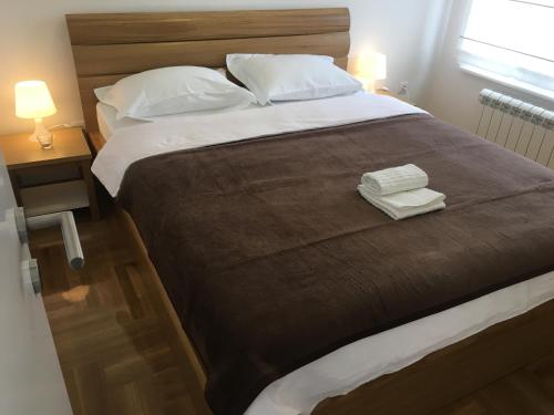 One-Bedroom Apartment image 4