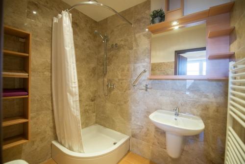 Apartmány Lea - image 11