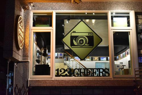 123 Cheers Hostel - 출입구