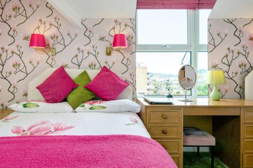 Marine Hotel - image 11