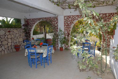 Rent Rooms Katerina in Adelianos Kampos
