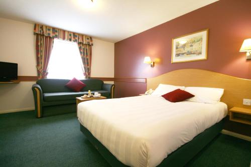 Ramada by Wyndham South Mimms M25 in Hertford