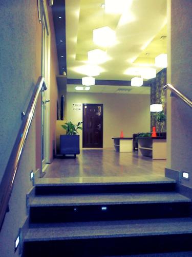 Oprema, Garni Hotel Tri O in Dragoslava Srejovica