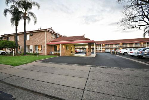 Entrance, The Aberdeen Motel in Dubbo