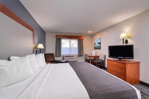 Best Western Newberg Inn - image 13