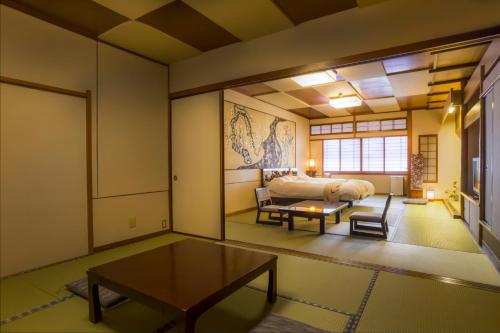 Superior Twin Room with Tatami Floor - Breakfast and Seasonal Kaiseki Dinner Included