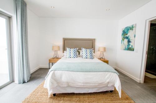 810 Marina Village