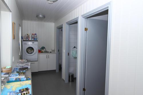 Shower, Guesthouse Steindorsstadir, West Iceland in Reykholt