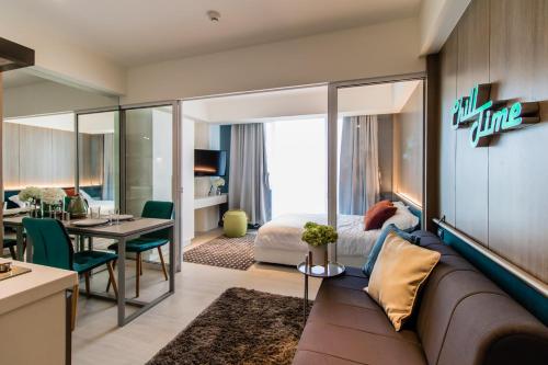 Azure Urban Beach Resort Manila by Radlett, Manila