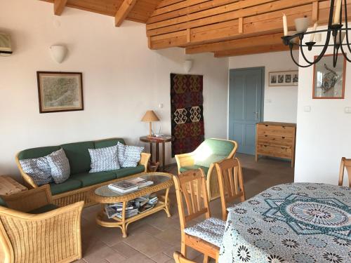 Mandula House in ปาลอซนัก